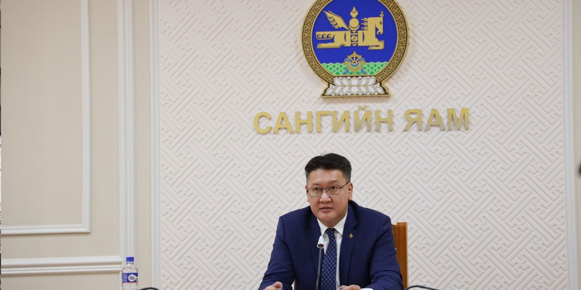 Сангийн сайд Б.Жавхлан эдийн засгийг сэргээх төслүүдийг танилцууллаа