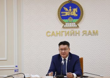 Сангийн сайд Б.Жавхлан эдийн засгийг сэргээх төслүүдийг танилцууллаа