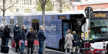 Австрид вакцинд хамрагдаагүй иргэдэд хөл хорио тогтоож байна