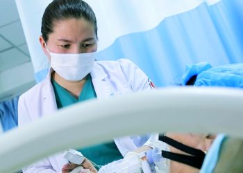 Улсын III төв эмнэлгийн их эмч Уугантуяа: Вакциндаа бүрэн хамрагдаж өөрийгөө болон хайртай гэр бүлээ эрүүл энх эсэн мэнд авч явахын төлөө хамтдаа тэмцэцгээе ээ.