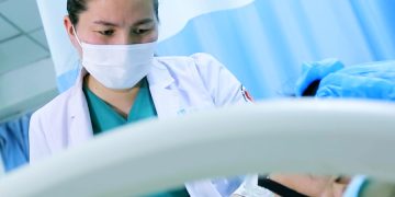 Улсын III төв эмнэлгийн их эмч Уугантуяа: Вакциндаа бүрэн хамрагдаж өөрийгөө болон хайртай гэр бүлээ эрүүл энх эсэн мэнд авч явахын төлөө хамтдаа тэмцэцгээе ээ.