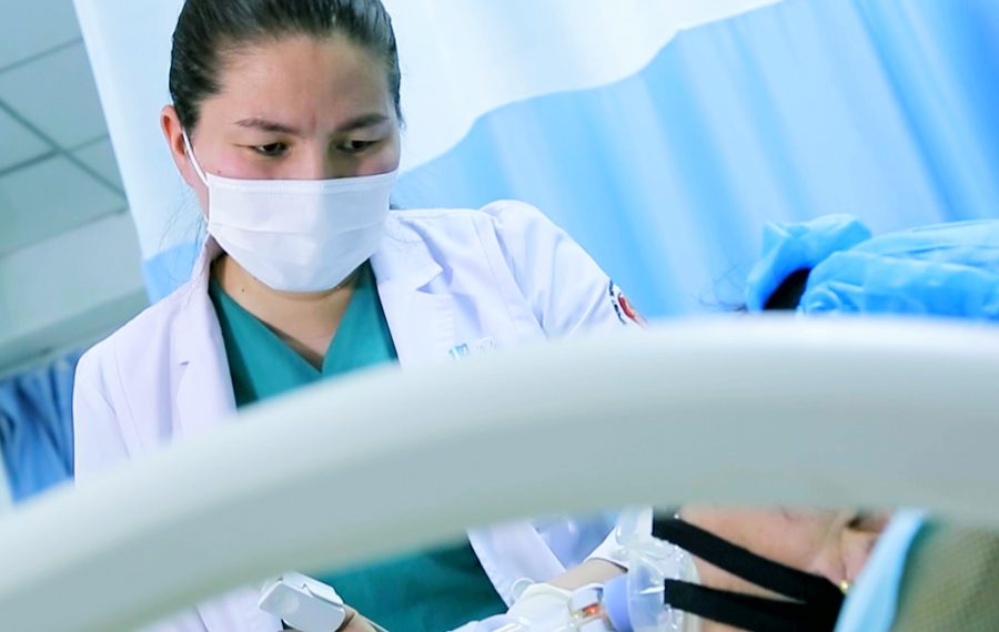 Улсын III төв эмнэлгийн их эмч Уугантуяа: Вакциндаа бүрэн хамрагдаж өөрийгөө болон хайртай гэр бүлээ эрүүл энх эсэн мэнд авч явахын төлөө хамтдаа тэмцэцгээе ээ.