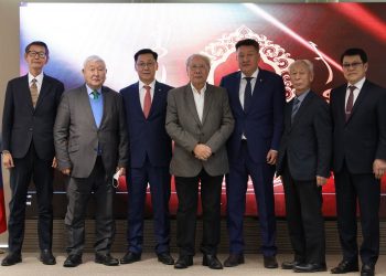 Сангийн сайд Б.Жавхлан үе үеийн сангийн сайд нарыг хүлээн авч, хүндэтгэл үзүүллээ