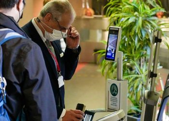 Италид вакцинд хамрагдаагүй иргэд ресторан, үйлчилгээний газруудаар үйлчлүүлэх эрхгүй болжээ.