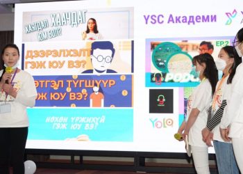 Хүүхэд залуус дуу хоолойгоо хүргэж байна