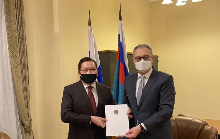 Элчин сайд Ө.Энхтүвшин ИЖБ-ийн хуулбарыг гардуулав