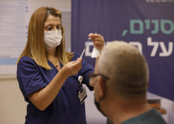 Израилд 60-аас дээш насныханд дөрөв дэх тунг тарихыг зөвшөөрчээ