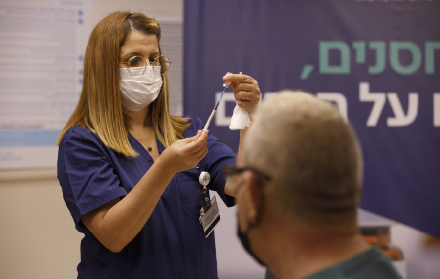 Израилд 60-аас дээш насныханд дөрөв дэх тунг тарихыг зөвшөөрчээ