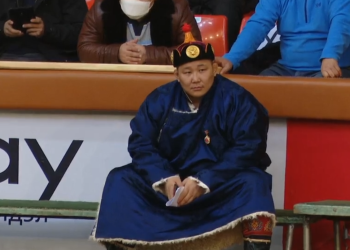 “Ард түмнээ хүндлээд Сар шинийн барилдааныг өнжинө”