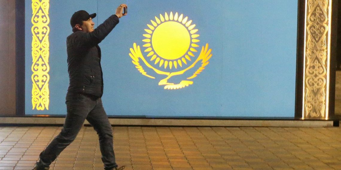 Казахстаны Засгийн газар огцорлоо