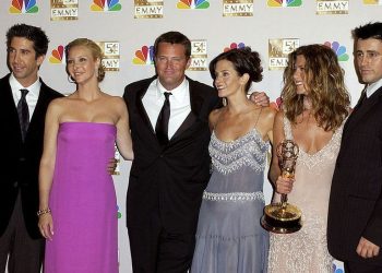 Хятадад “F.R.I.E.N.D.S” цувралын зарим хэсгийг хасчээ