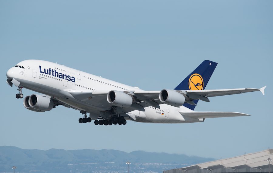 Европын агаарын тээврийн компаниуд Киев рүү хийх нислэгээ цуцалжээ