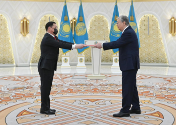 Элчин сайд Д.Баярхүү Казахстаны Ерөнхийлөгчид Итгэмжлэх жуух бичгээ барив