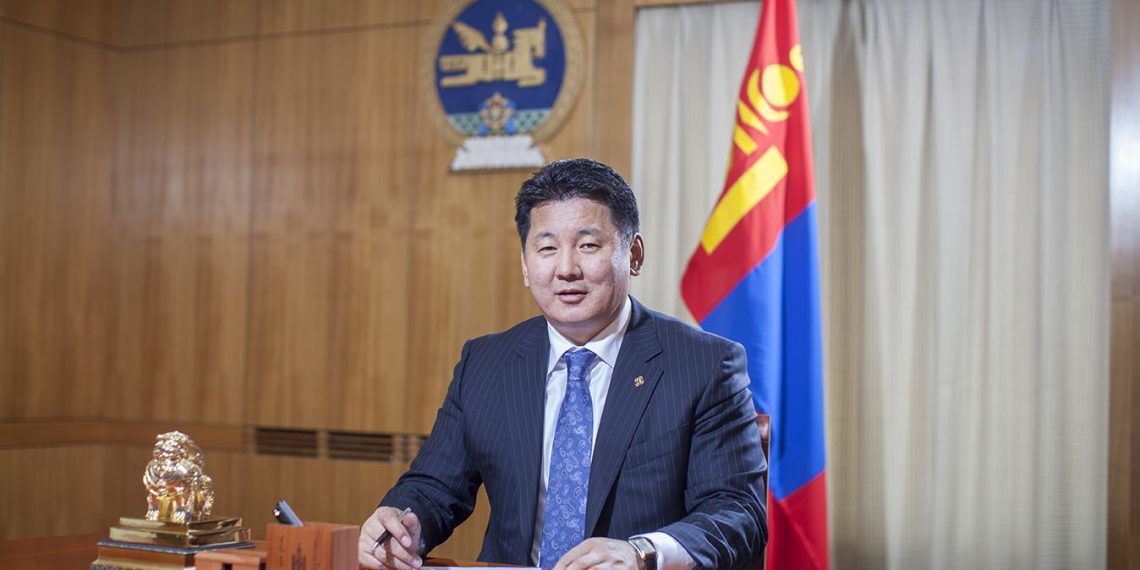 У.Хүрэлсүх: Хөвсгөл нуурын эко систем алдагдахад хүрч байна