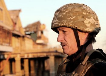 Холливудын найруулагч Украинд баримтат кино хийж байна