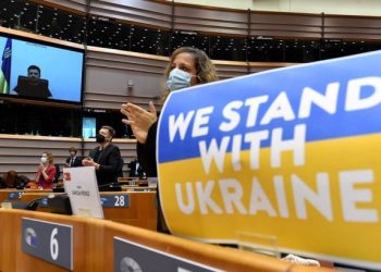 Европын парламент Украинд ЕХ-нд элсэх нэр дэвшигчийн статус олгохыг зөвлөв