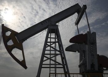 Брент нефтийн үнэ нэг торх нь 111 доллар давлаа