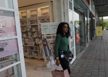 Израилд битүү орчинд амны хаалт зүүх журмыг цуцалжээ