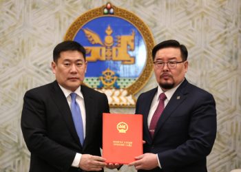 Олон улсын хямралт нөхцөл байдлаас үүсэлтэй гол нэр төрлийн бараа, бүтээгдэхүүний хангамж нийлүүлэлтийн хомсдол, сөрөг нөлөөллийг бууруулах тухай хуулийн төслийг УИХ-д өргөн барилаа