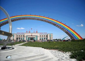 Эрээний боомт чингэлэг тээврийг хязгаарлаагүй гэв