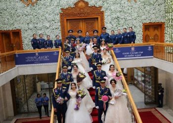 Гэрлэх ёслолын ордонд найман алба хаагч гал голомтоо бадраалаа