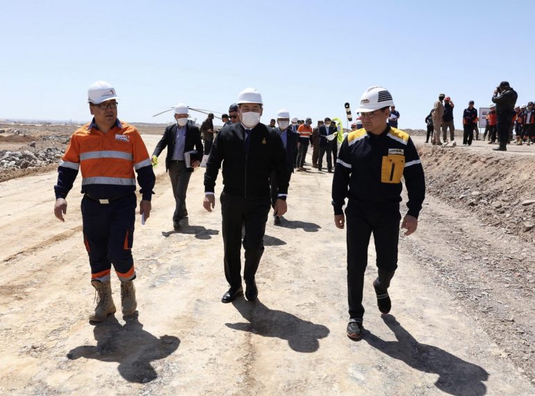 Гашуунсухайт боомтын төмөр замын шилжүүлэн ачих терминалын бүтээн байгуулалт эхэллээ