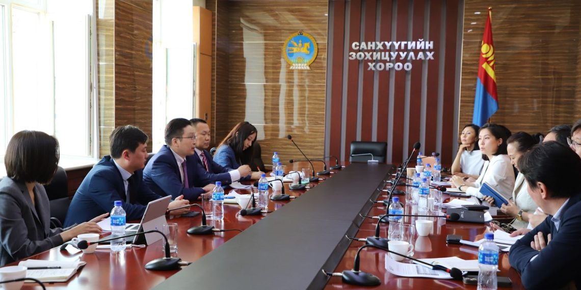 Үнэт цаасны зах зээлийн бодлогын зөвлөл хуралдлаа