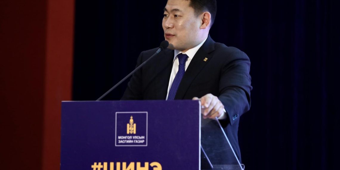 Ерөнхий сайд Л.Оюун-Эрдэнэ Өмнөговь аймгийн залуучуудтай уулзаж ярилцлаа