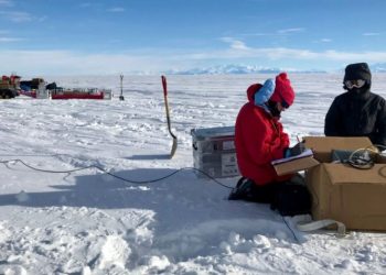 Өмнөд туйлын мөсөн доор их хэмжээний ус байгааг тогтоожээ