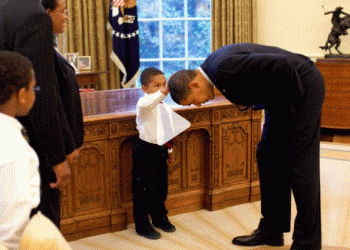 Обама өөрт нь “адис хүртээсэн” хүүтэй холбогдож, баяр хүргэв