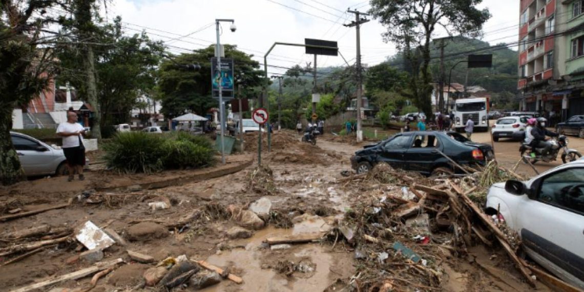 Бразилд аадар борооны улмаас 126 хүн амиа алдав