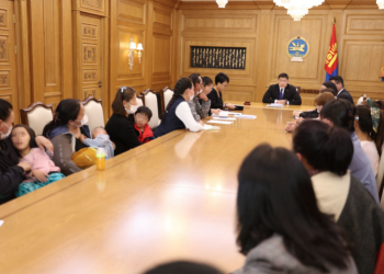 Ерөнхий сайд хөгжлийн бэрхшээлтэй хүүхэдтэй эцэг, эхчүүдийн төлөөллийг хүлээн авч уулзлаа