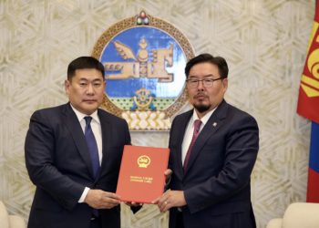 Засгийн газрын бүтцийн тухай болон бүрэлдэхүүний тухай хуульд нэмэлт өөрчлөлт оруулахаар хуулийн төслийг өргөн барилаа