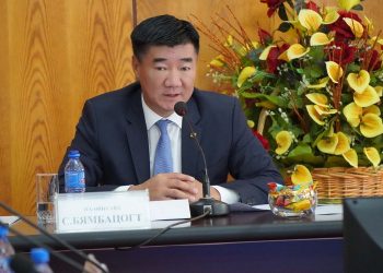 Замын-Үүд-УБ хооронд үүссэн чингэлэг тээврийн “гацаа”-г арилгах үүрэг чиглэл өглөө