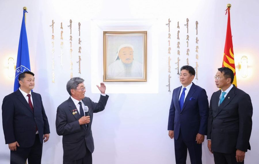 Монгол Улсын Их Сургууль Эзэн Богд Чингис хааны эш хөргийг залав