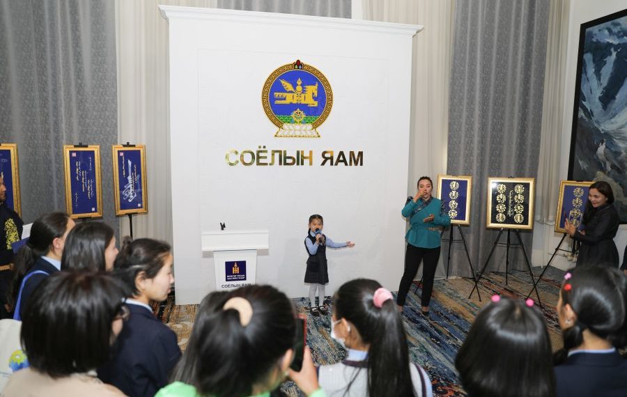 “Эх хэлний өдөр”-тохиож байна