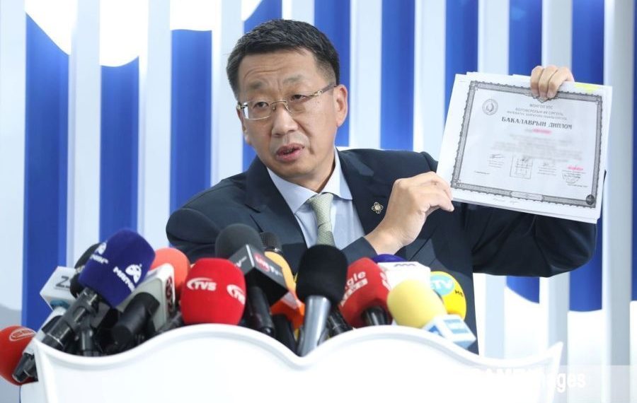 БШУЯ: Дипломыг хуурамчаар үйлддэг, баталгаажуулдаг, системд бүртгэдэг сүлжээ үүссэн байх магадлалтай байна