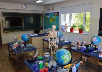 Ерөнхий боловсролын 52, 71 дүгээр сургууль байгалийн шинжлэх ухааны лабораторитой боллоо