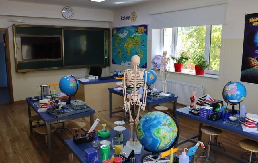 Ерөнхий боловсролын 52, 71 дүгээр сургууль байгалийн шинжлэх ухааны лабораторитой боллоо