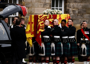 Их Британийн хатан хааны шарилыг Эдинбургт хүргэжээ