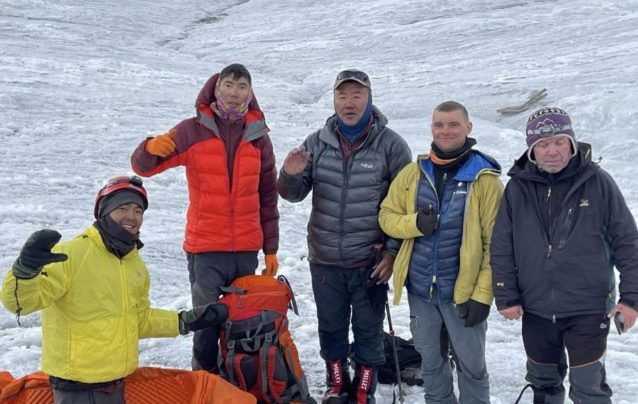 Памирын нуруунд гацсан уулчин Х.Бумхишигийг эсэн мэнд буулгалаа