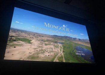 “Бяцхан нүүдэлчид” баримтат киног Парис хотноо нээв