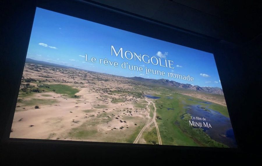 “Бяцхан нүүдэлчид” баримтат киног Парис хотноо нээв