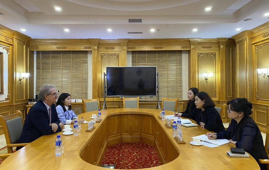 Дэд сайд Б.Солонгоо АНУ-ын Мужийн шүүхийн үндэсний төвийн Гадаад харилцаа хариуцсан дэд ерөнхийлөгчтэй уулзав