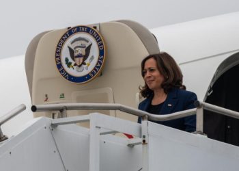 АНУ-ын дэд Ерөнхийлөгч Камала Харрис БНСУ-д айлчилж байна