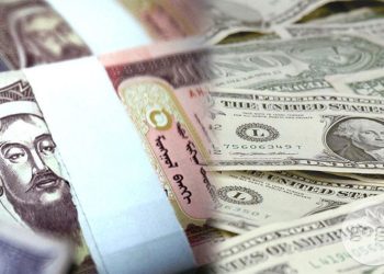 Иргэд төгрөгийн хадгаламжаа валютын хадгаламж руу шилжүүлсээр байна