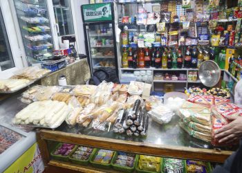 Сургуулийн орчмын хүнсний худалдааны газруудад гарал үүсэл, хаяг шошгын зөрчилтэй бүтээгдэхүүн их байгааг илрүүлжээ