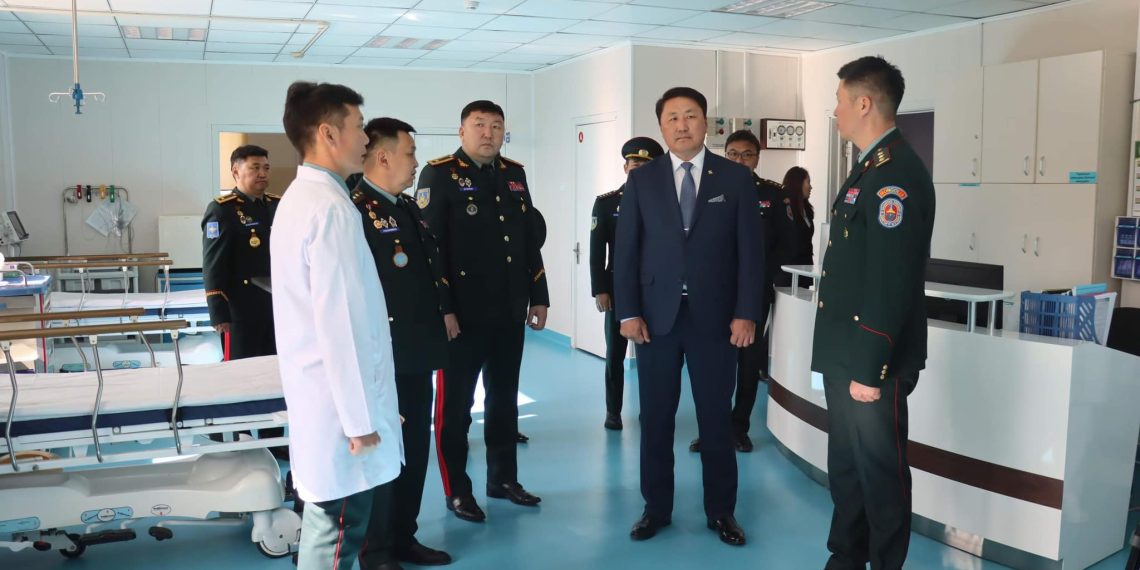 Батлан хамгаалахын сайд Г.Сайханбаяр Цэргийн төв эмнэлэгт ажиллалаа