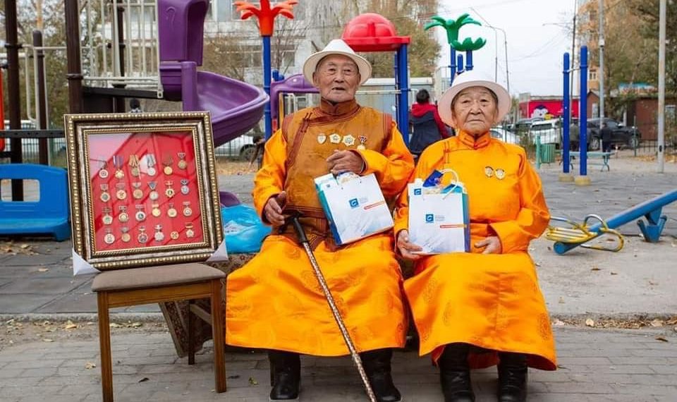 Ахмад дайчдад хүндэтгэл үзүүлэв