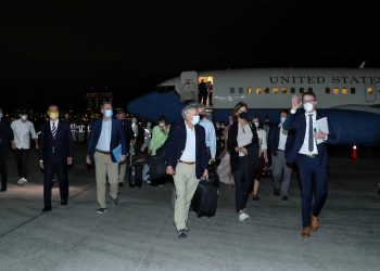 Америкийн Конгрессын гишүүд Тайваньд гэнэтийн айлчлал хийхээр хүрэлцэн очжээ